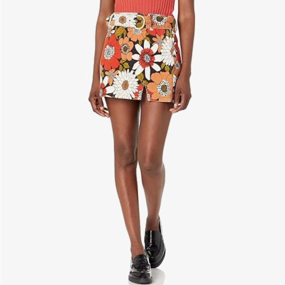 Show me your MUMU mini skirt